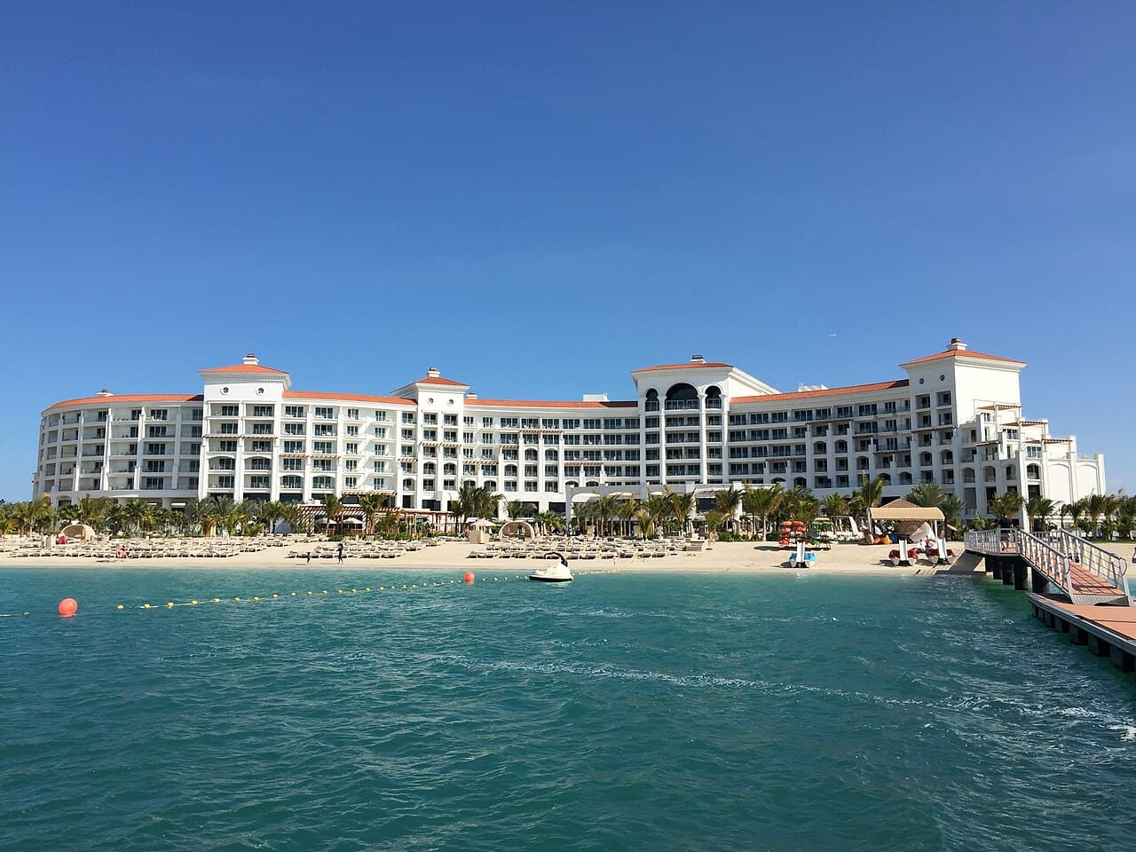 Waldorf Astoria Dubai Palm Jumeirah from the beach (photo: GillyBerlin, CC BY 2.0)